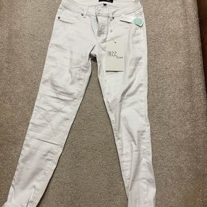 Low rise white stretch denim!! Size 27